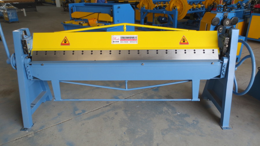 Manual folding machine